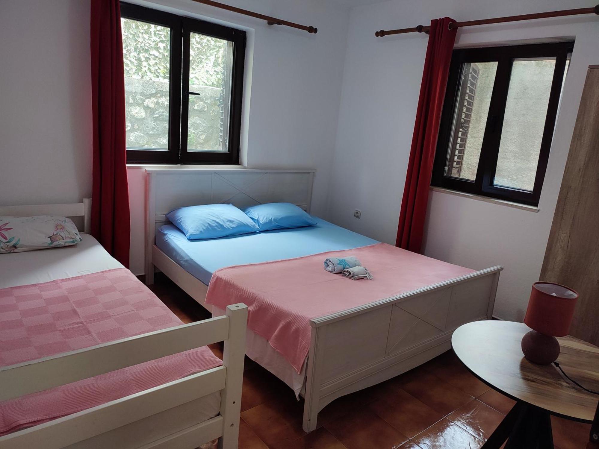 Bay Mola Aparts Kotor Oda fotoğraf